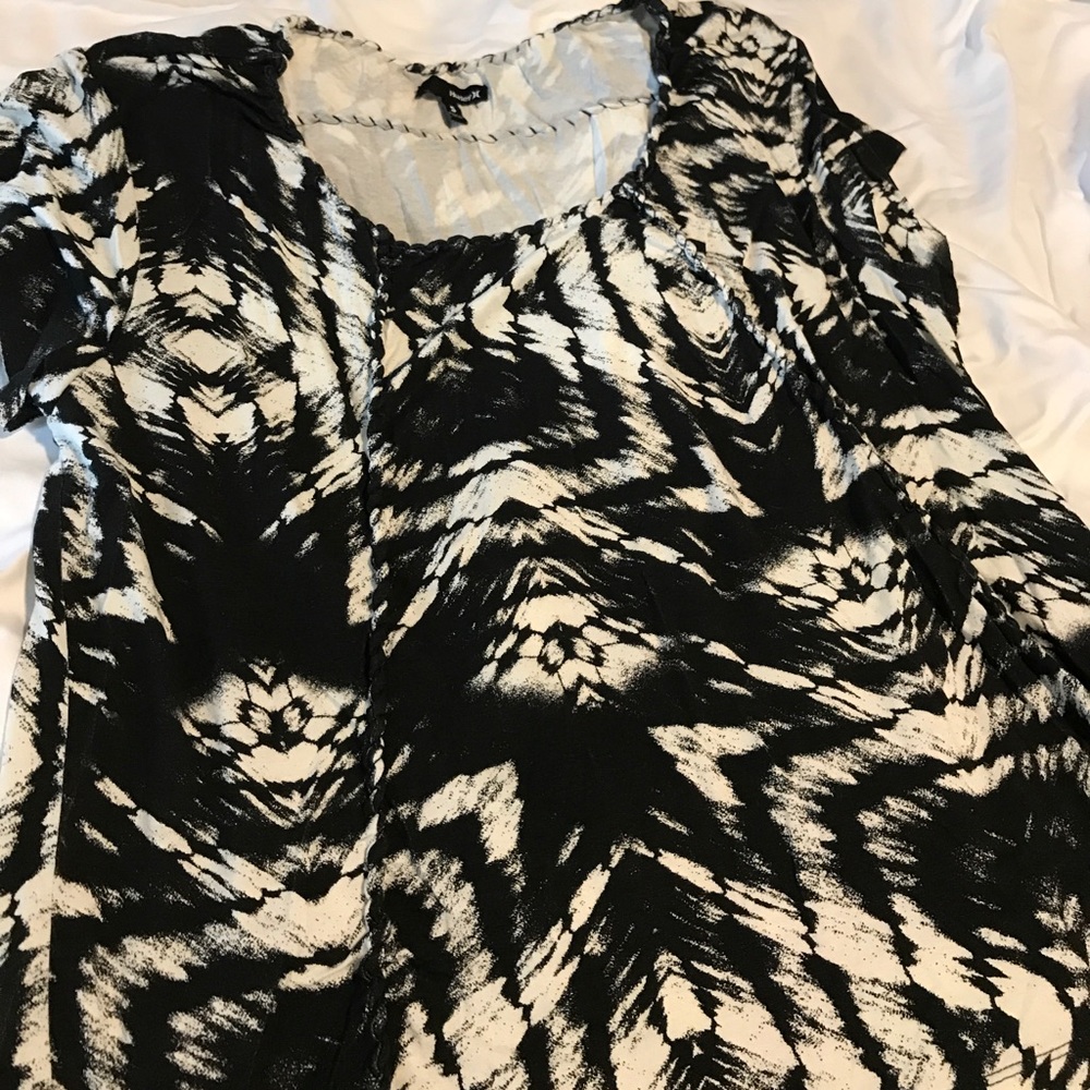 Hurley top