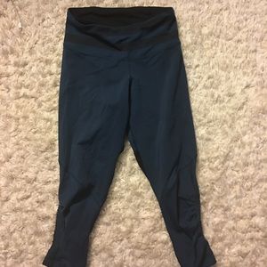 Teal cropped Lululemon leggings