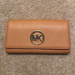 🔥🔥1 HR SALE 🔥🔥Michael Kors Wallet