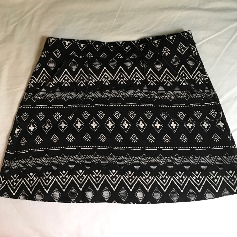 Abercrombie kid's black and white patterned skirt.