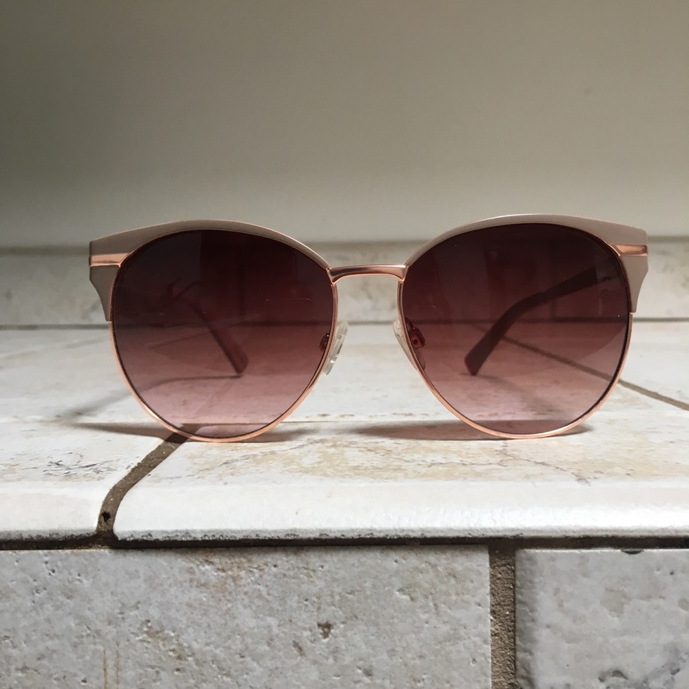 VINCE CAMUTO Nude Rose Gold Retro Round Sunglasses