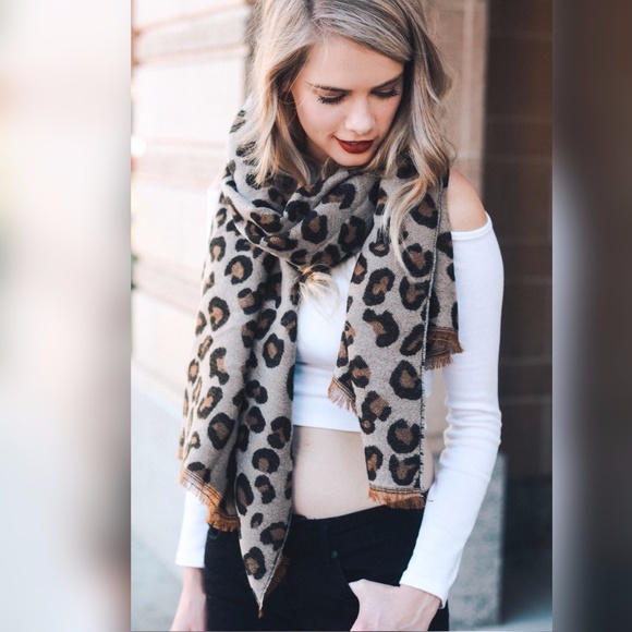 SALE!!! ANIMAL PRINT SCARF - Picture 4 of 4