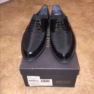 Cole Haan formal wear shoes size 9D. Lightly worn.
