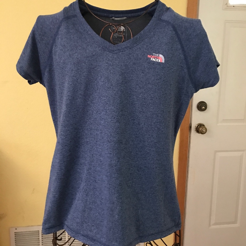 The north face shirt sz L