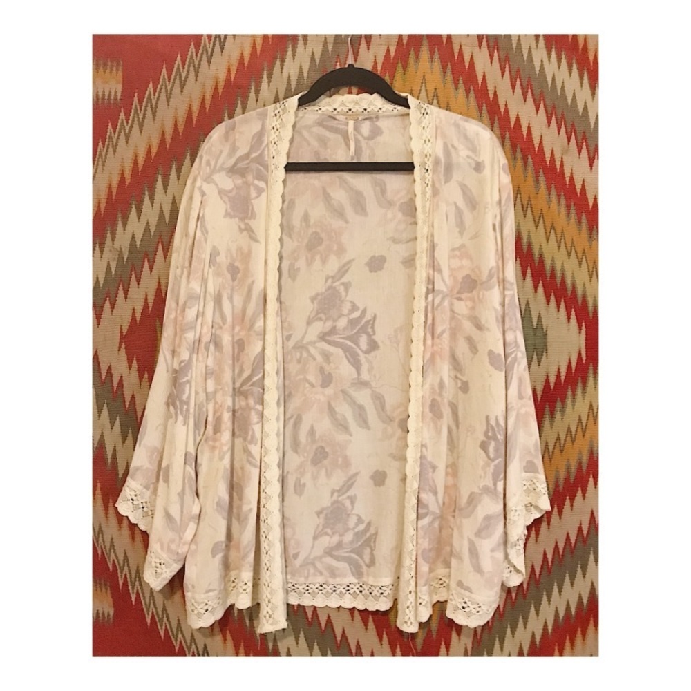 ✨SOLD✨ Free People kimono
