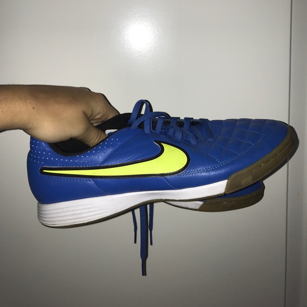 Nike Tempo Indoor Soccer Shoes