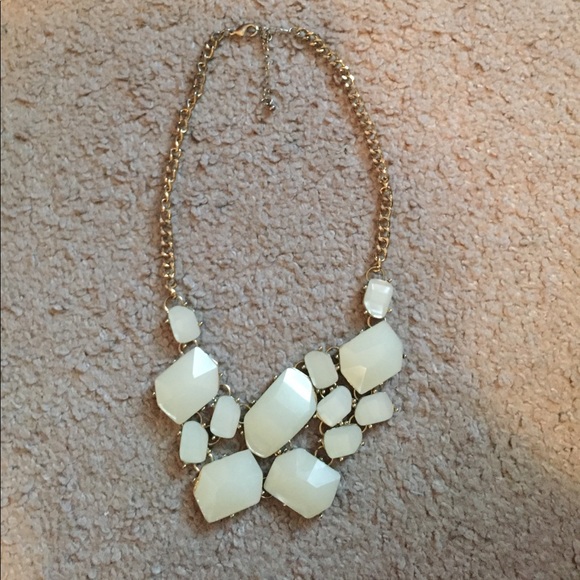 White and gold necklace - Picture 1 of 1