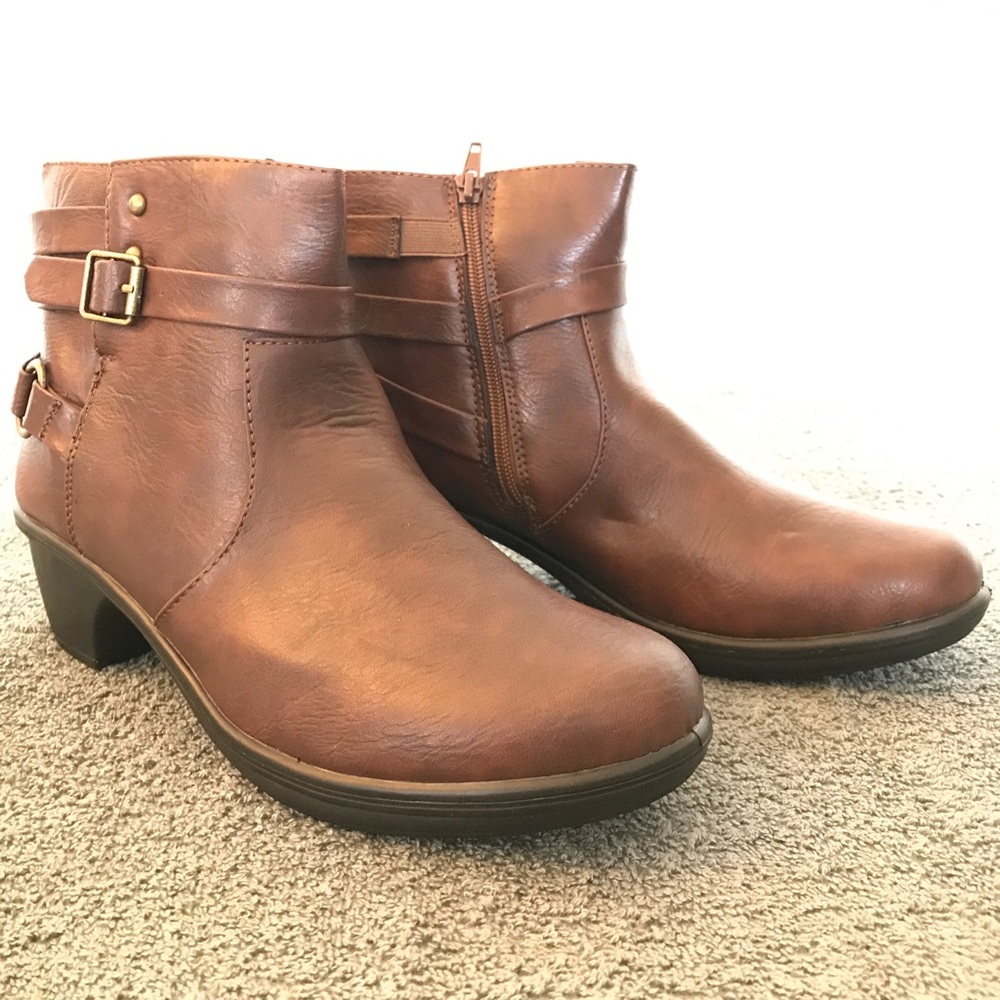 Easy Street Carson Side Zip Ankle Booties