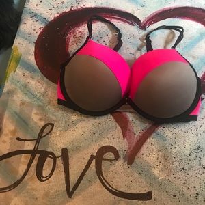 NWT VS Very Sexy Push Up 32 DD.