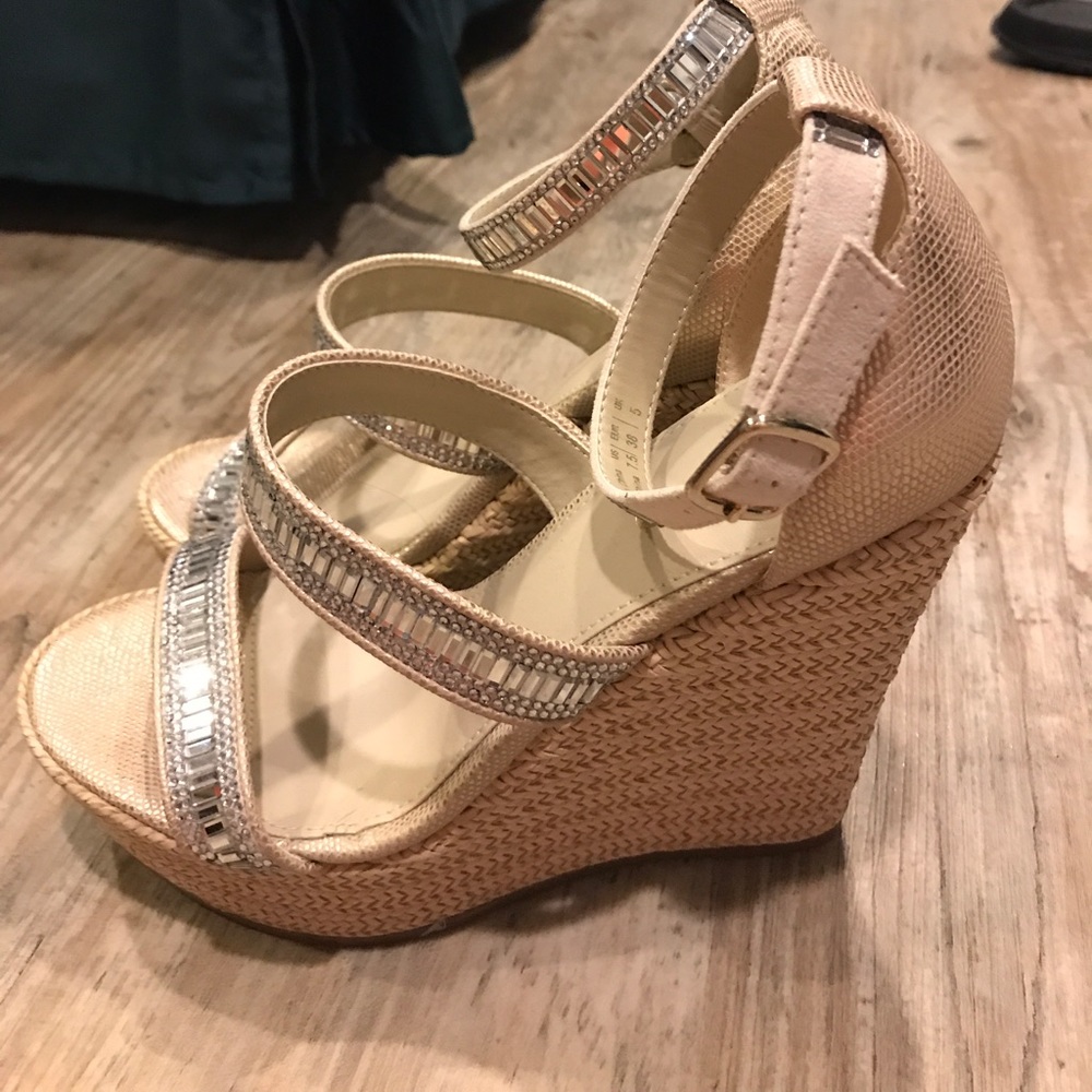 Studded wedges