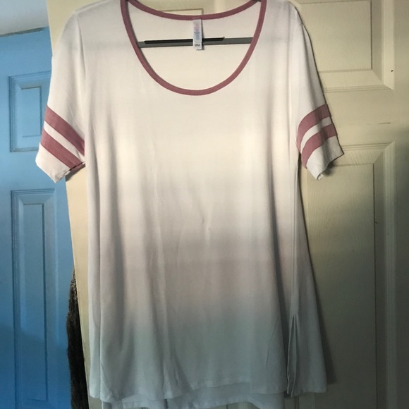 LuLaRoe Large Classic T - Picture 1 of 1