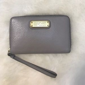 Marc By Marc Jacobs Leather Wristlet w/iPhone 6 pc