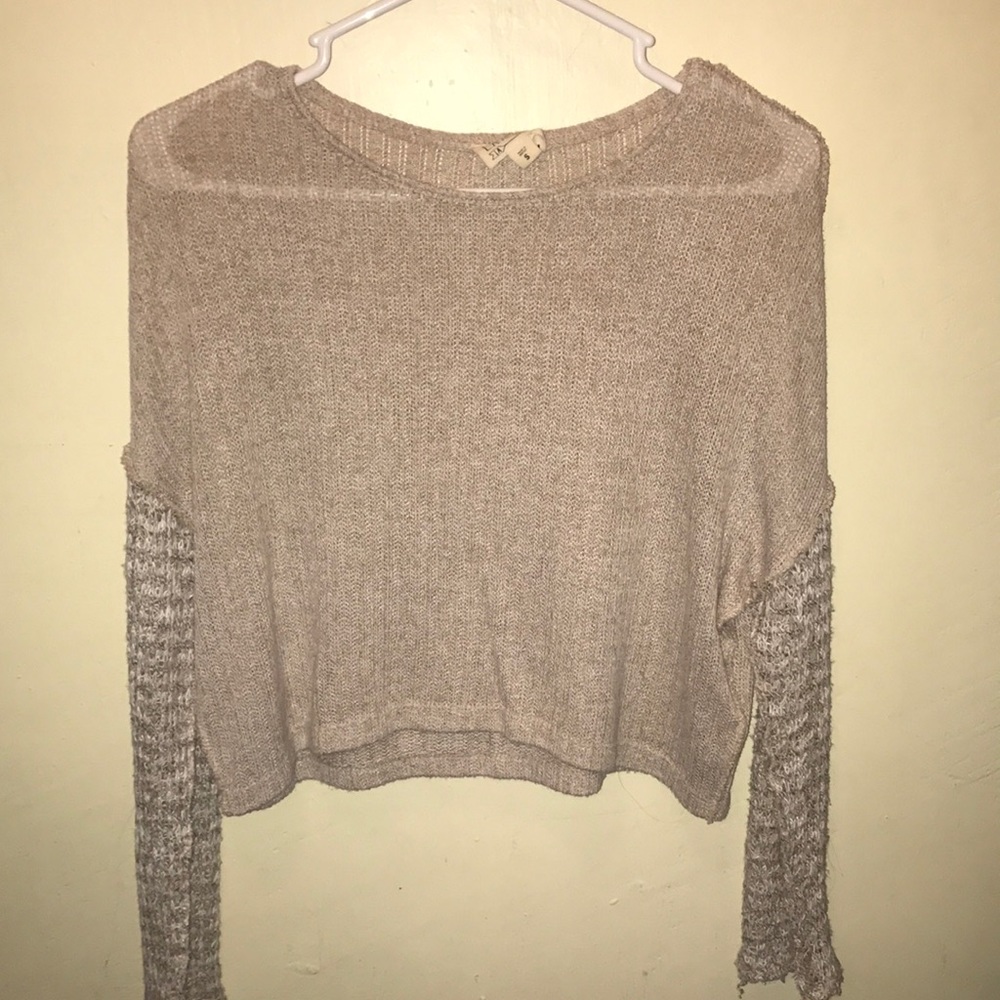 Sexy sweater-like crop top