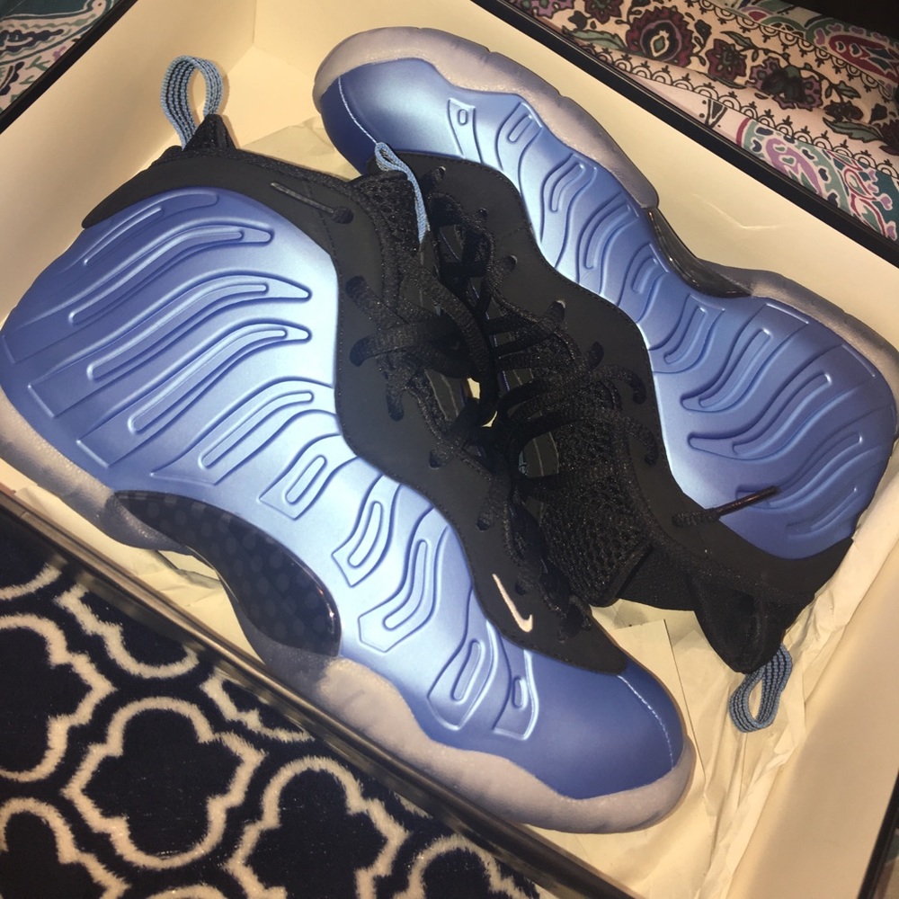 Nike little posite