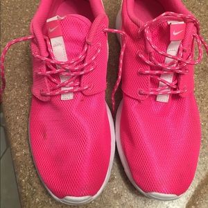 Nike Roshe Hyper Pink/White Running Shoe