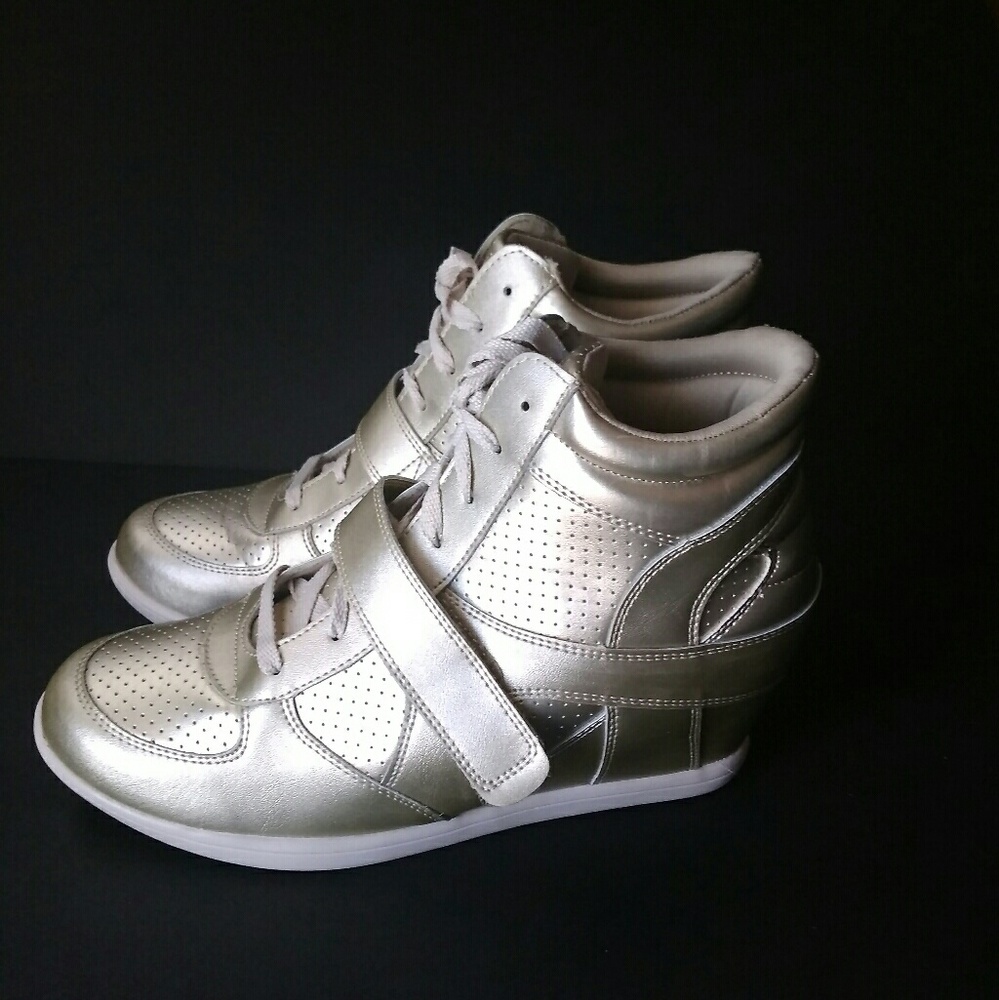 Sketchers Women's shoe