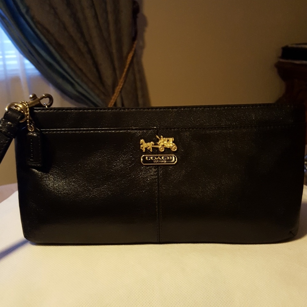 Authentic Coach bag excellent condition like New
