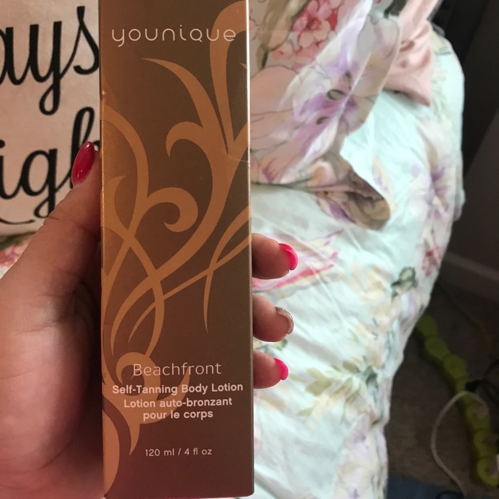 Younique Beach Front  Self-Tanning Body Lotion