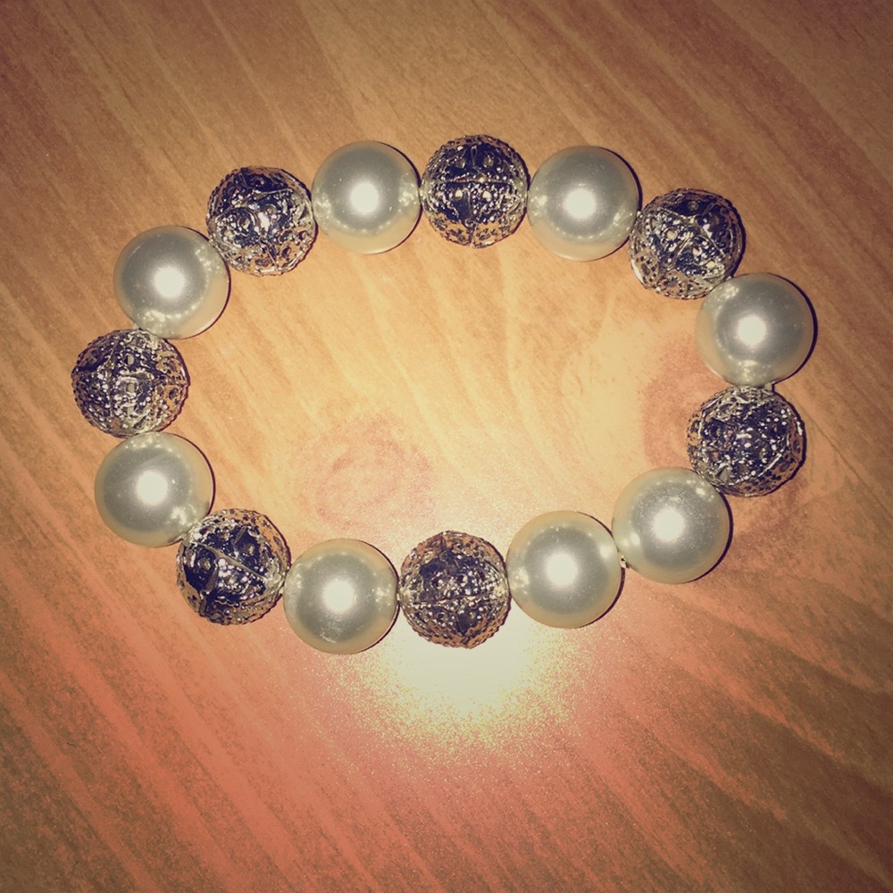 Costume jewelry bracelet
