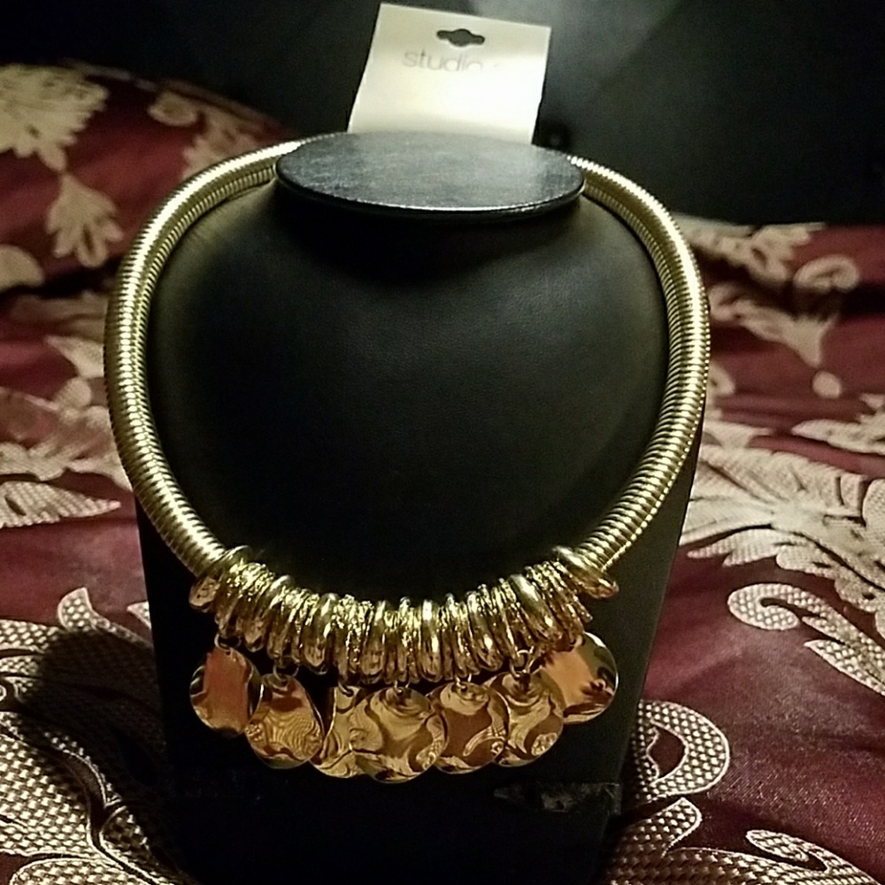 😍😍Bold gold toned necklace😍😍