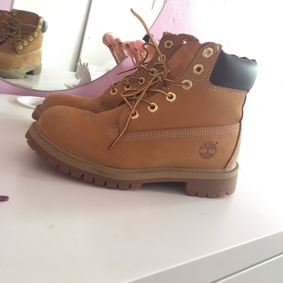 Brown timberlands - Picture 1 of 4