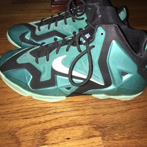 Nike lebron 11, size 7,y worn once
