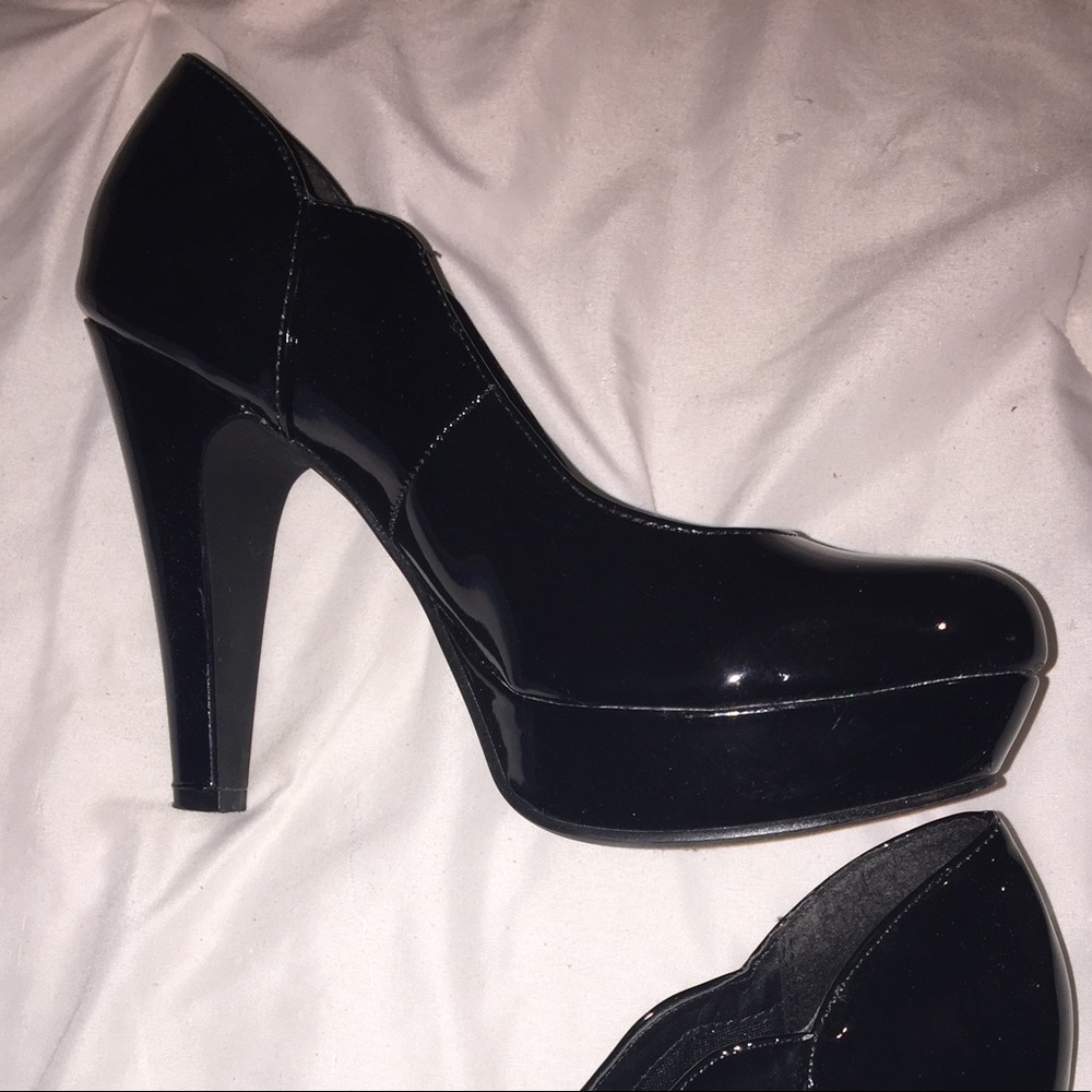 Heels - Picture 3 of 3