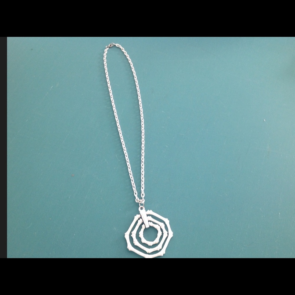 WHITE METAL FUNKY "TWIG-LIKE NECKLACE
