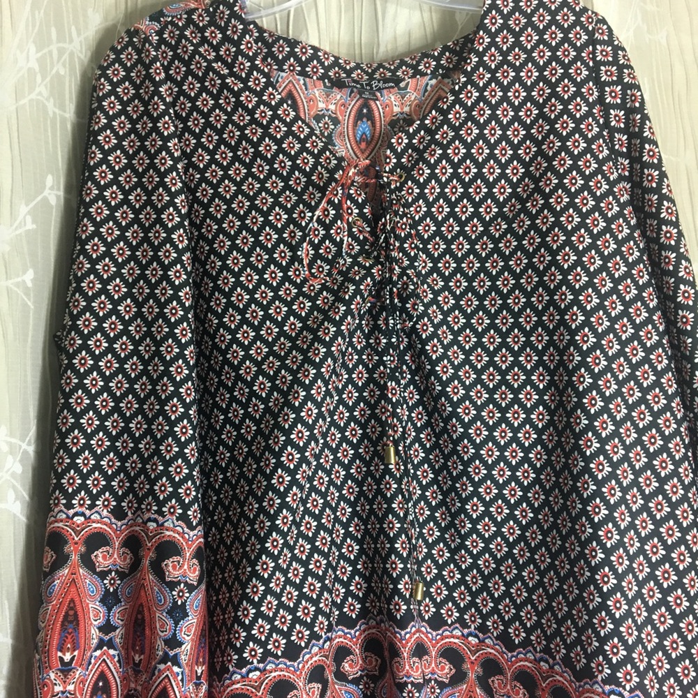 Patterned Blouse - Picture 2 of 4
