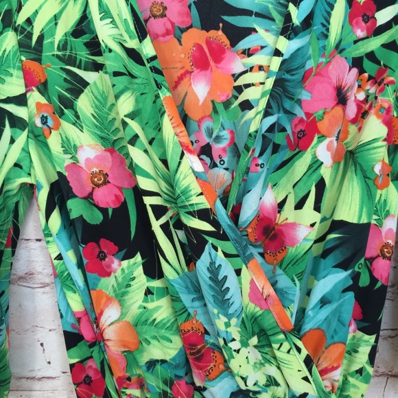 Tropical Floral Print Romper Outfit Size Large - Picture 8 of 8