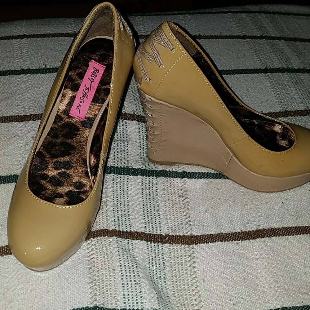 Betsey Johnson corset patent leather wedges