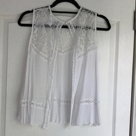 White lace open back Esley blouse - Picture 2 of 5