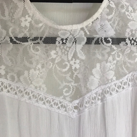White lace open back Esley blouse - Picture 3 of 5