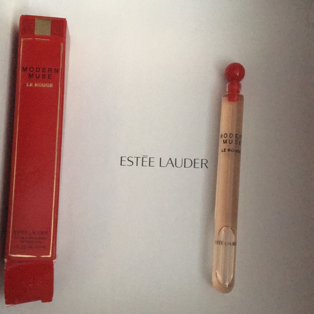 Estée Lauder modern muse