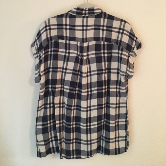 American Eagle Super soft Plaid short sleeve shirt - Picture 7 of 8