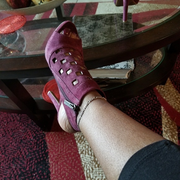 Jessica Simpson Size 6 Burgundy Heels - Picture 5 of 6