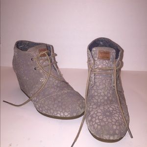 TOMS TOMS TOMS wedge booties