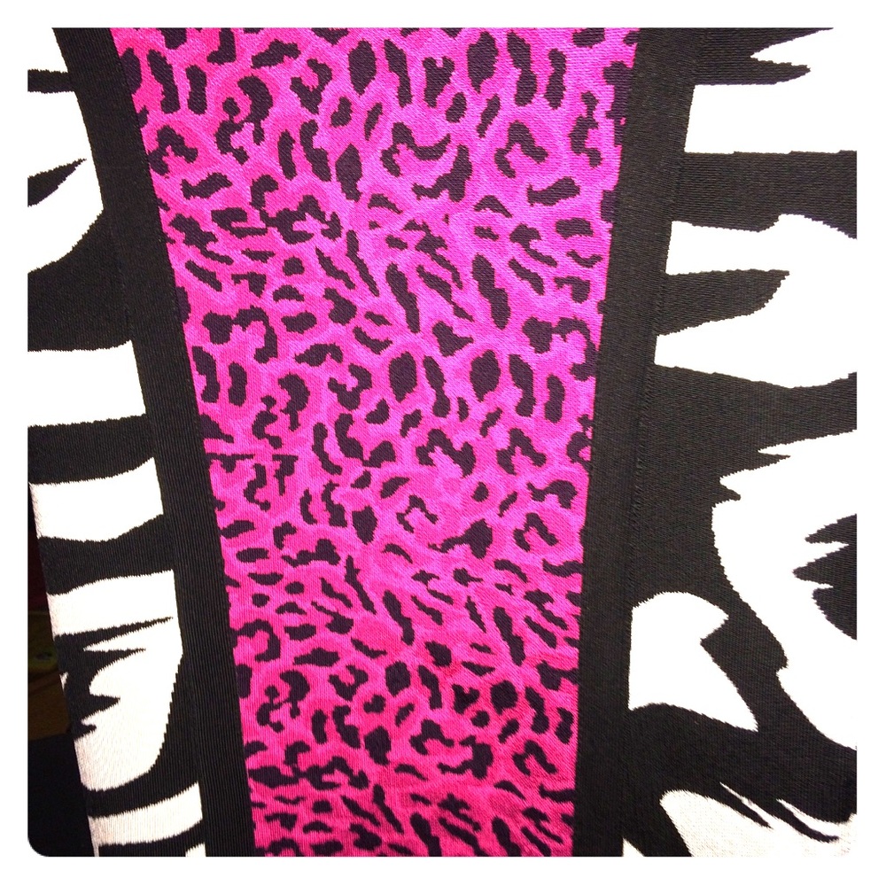 Leopard print tight fit and zip back