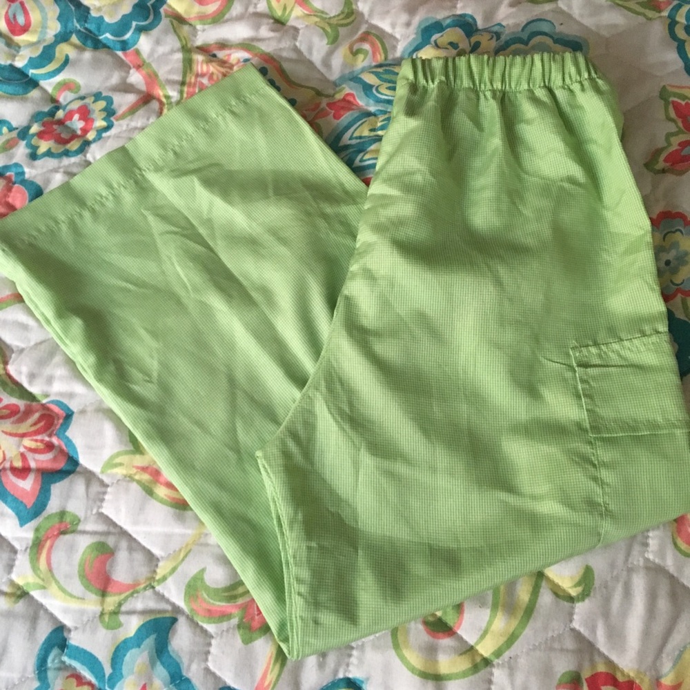 Smocked or not green gingham pants