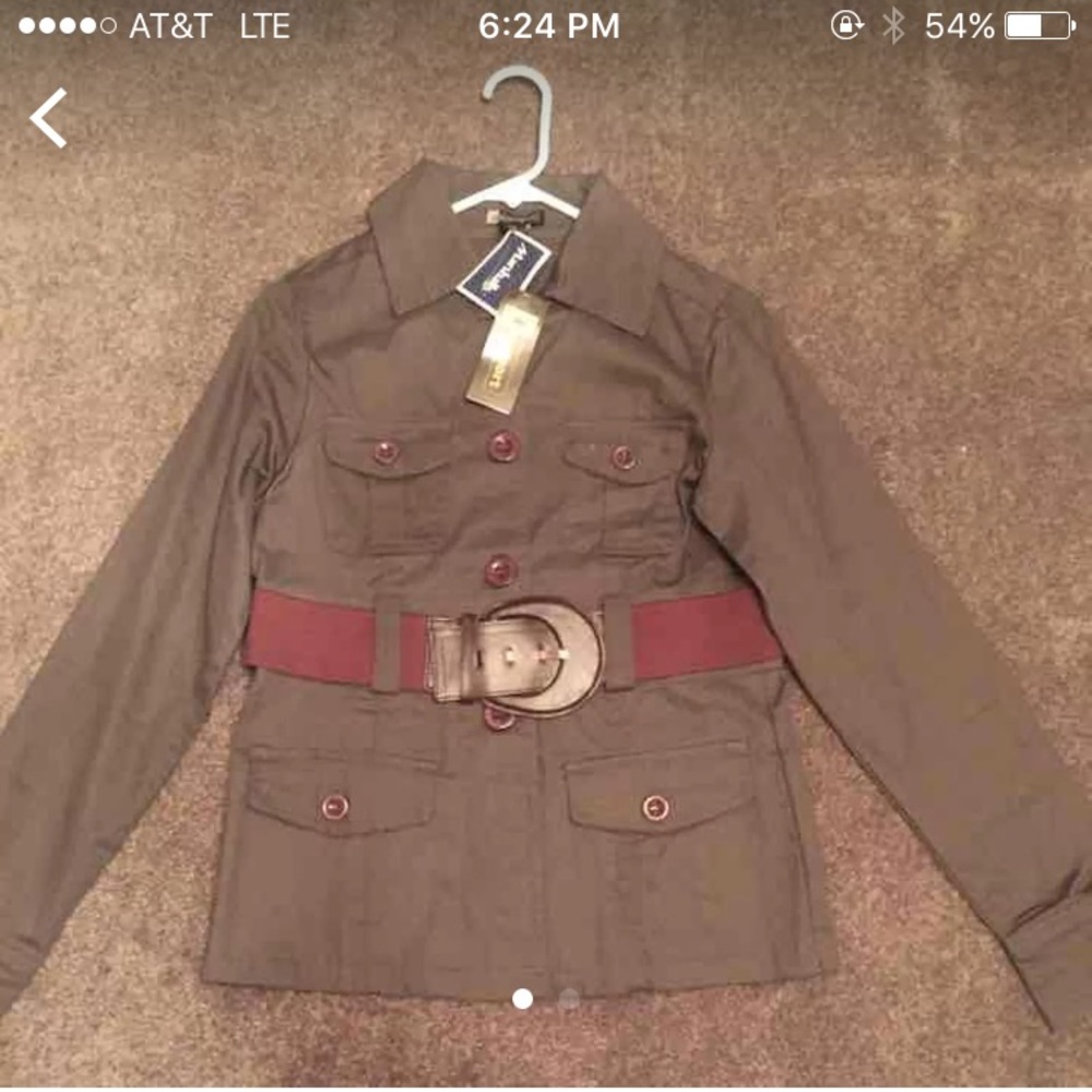 ✨ Olive green jacket! Size M ✨