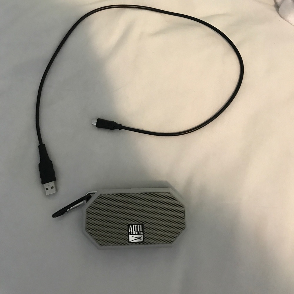 Latex Lansing wireless speaker small one