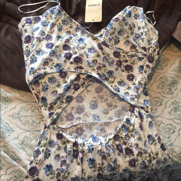 Flower Open Cross Back Dress - Picture 2 of 4