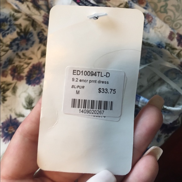 Flower Open Cross Back Dress - Picture 4 of 4