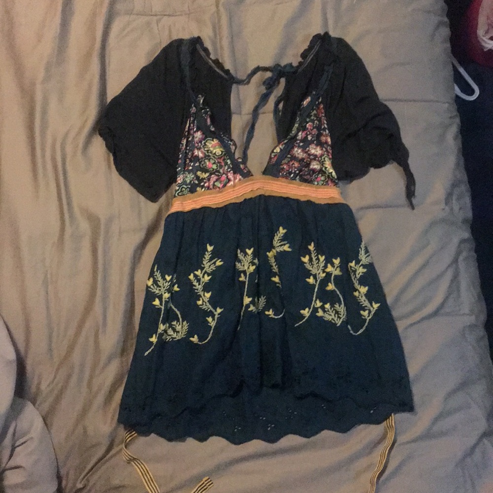 Free People- SMALL, short sleeved top