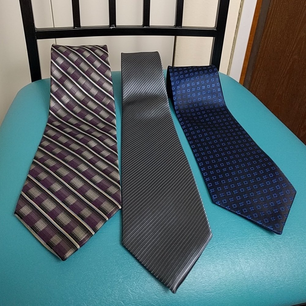 🚫SOLD, GAVE AS FREE GIFT N/A🚫Tie Bundle