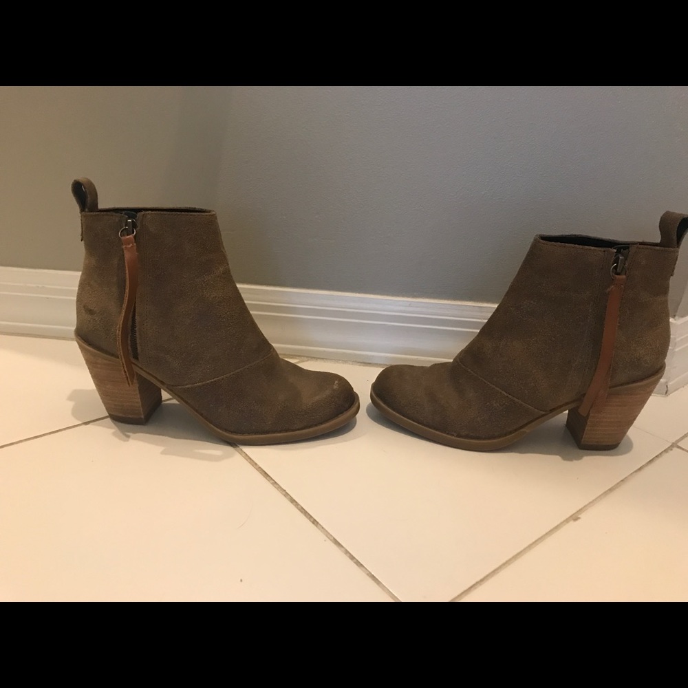 Dolce vita heeled booties with side zipper