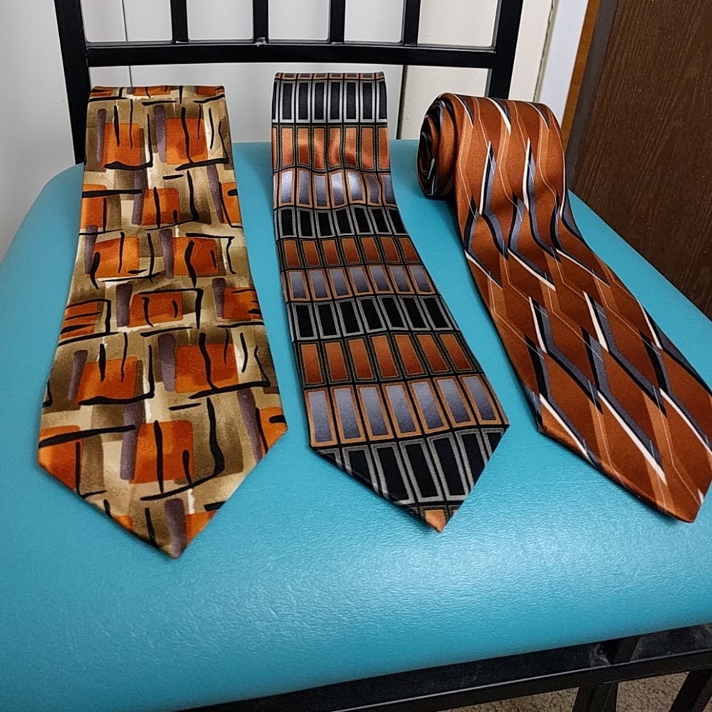 🚫SOLD, GAVE AS FREE GIFT N/A🚫 Tie Bundle