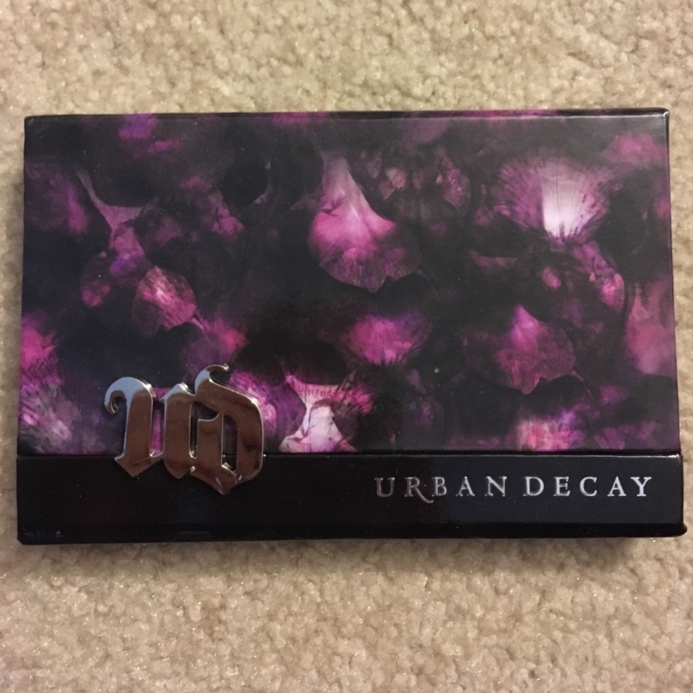 Urban Decay eye shadow kit