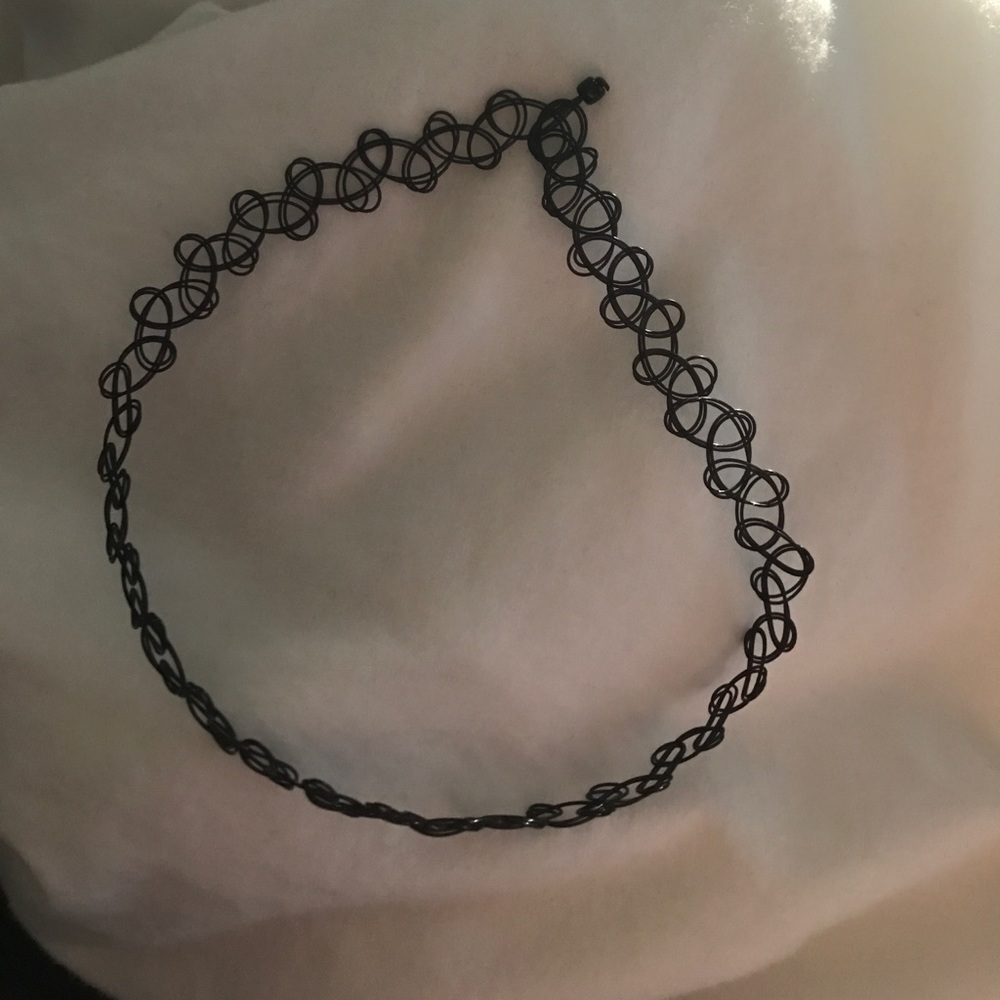 black twisted choker