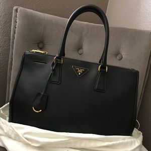 PRADA | Saffiano Lux Tote